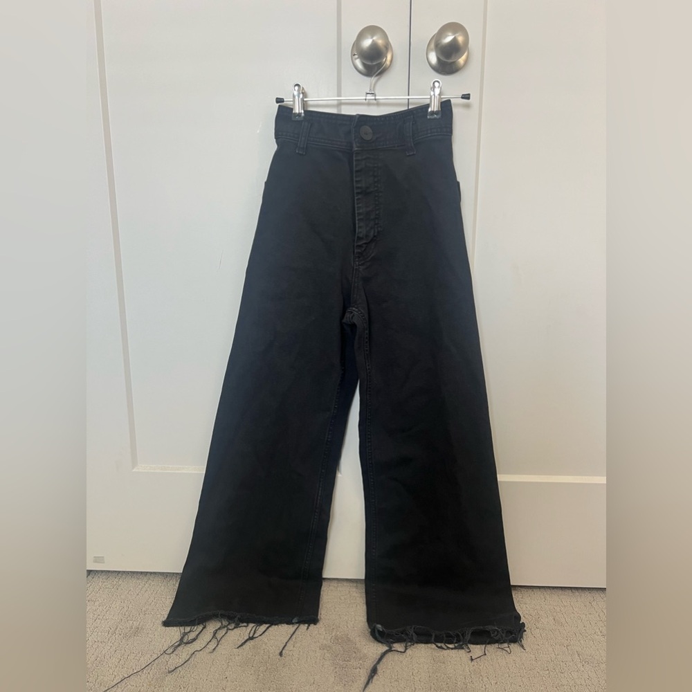 Zara marine Jeans. Lightly used and in good condition Size 0